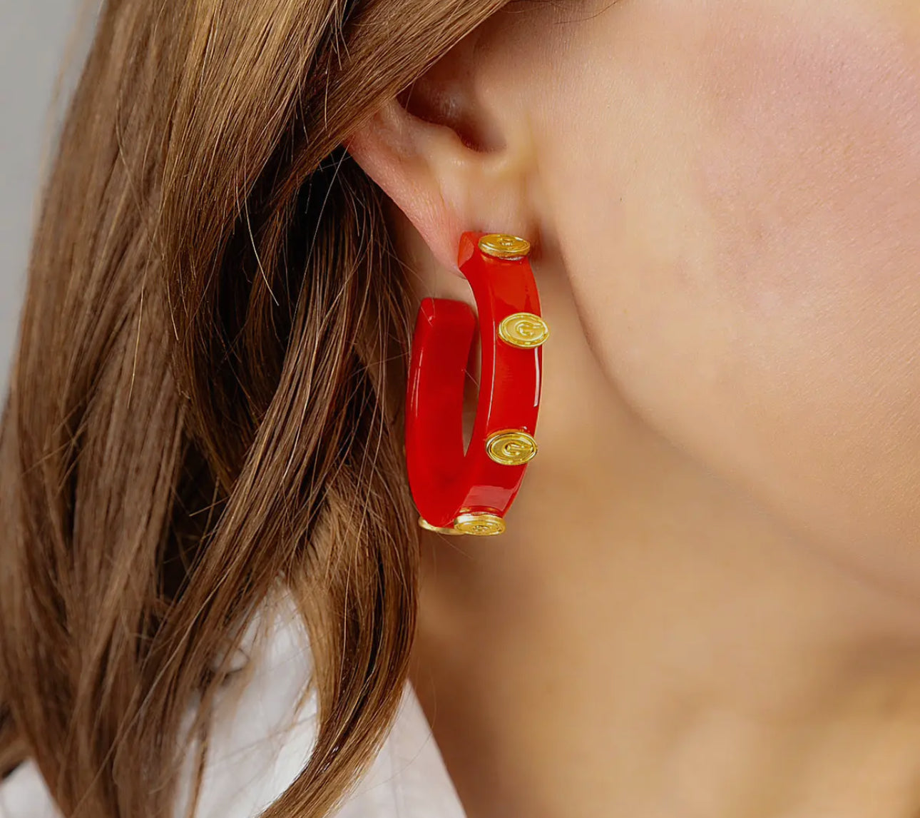 Georgia Bulldogs Resin Logo Hoop Earrings in Red